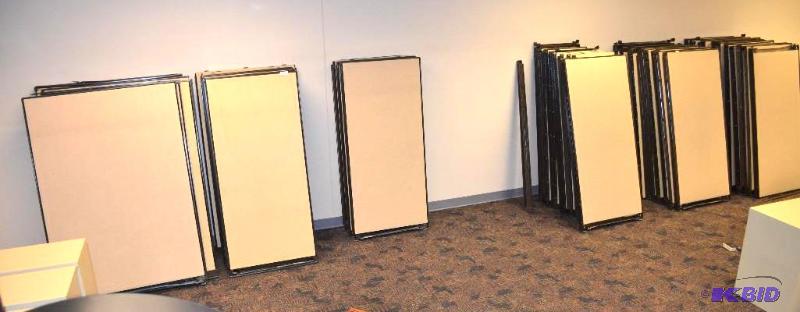 lot 44 image: Steel case modular office cubicle walls - 24x...