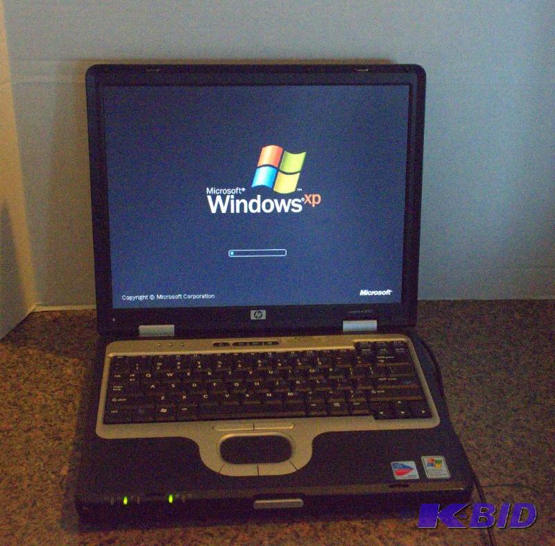 lot 4C image: HP Laptop computer with Windows XP- Powers up...
