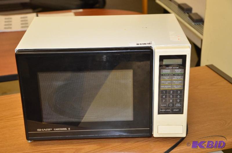 lot 72 image: Sharp microwave model R-2A52B...