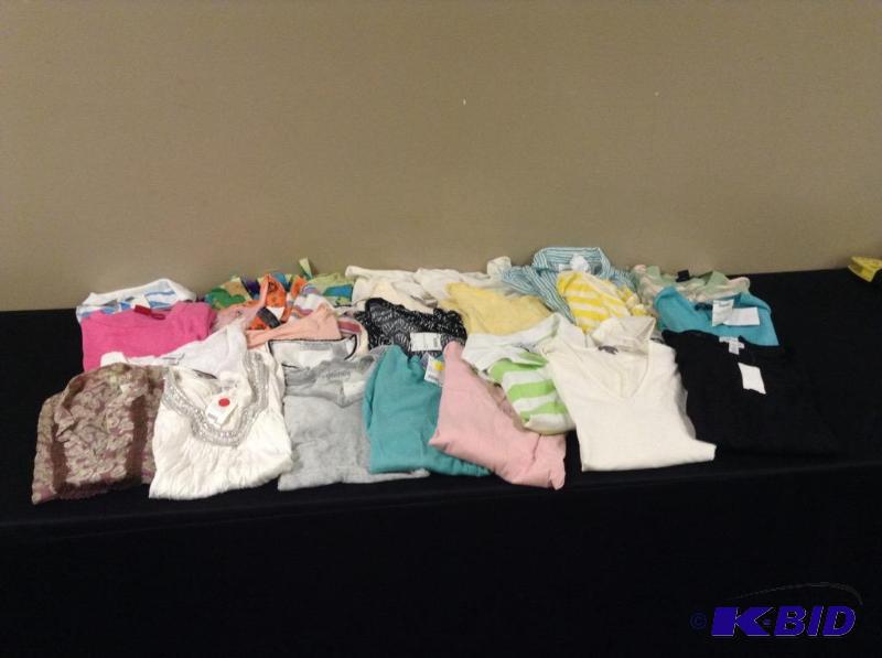 Womens Tops & Sweaters - Size M
