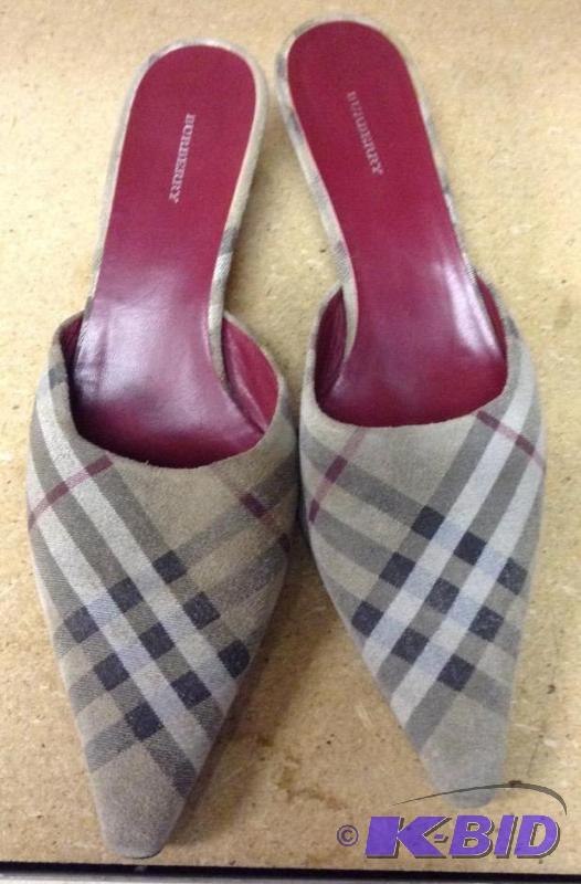 Signature Suede Burberry Shoes Size 39