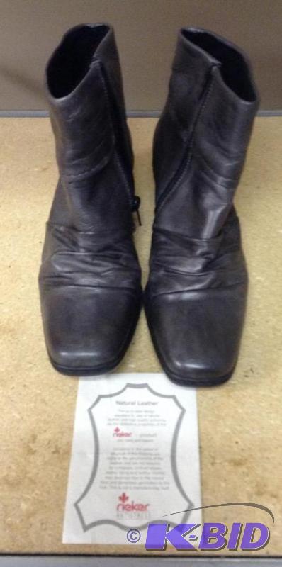 Womens Size 38 Rieker Bootie in Grey