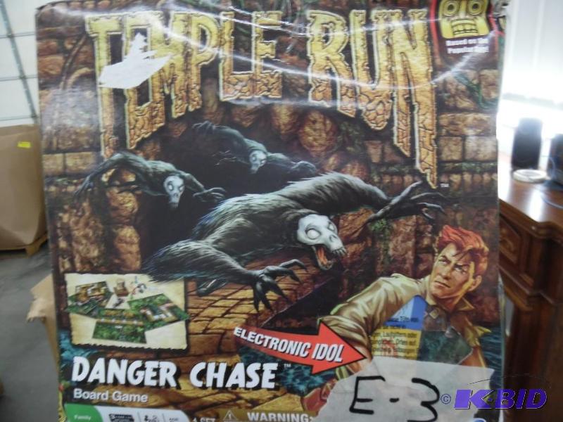 DANGER CHASE BOARD GAME