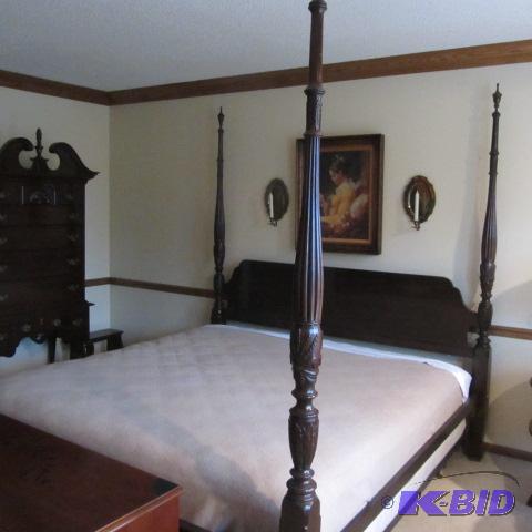 lot 1 image: King Poster Bed