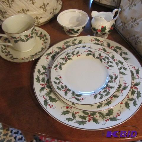 lot 101 image: Christmas China