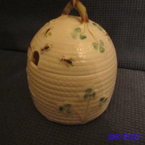 lot 110 image: Belleek Shamrock Honey Pot