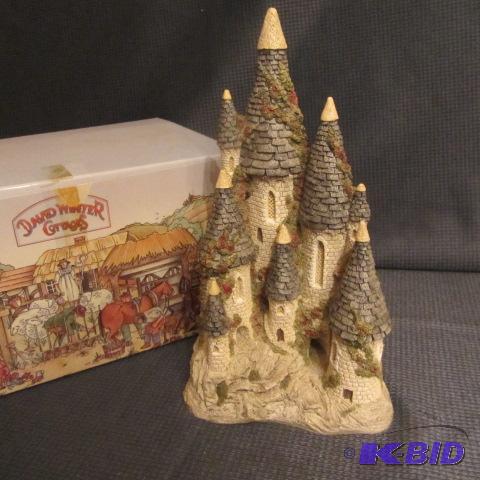 lot 131 image: Fairytale Castle