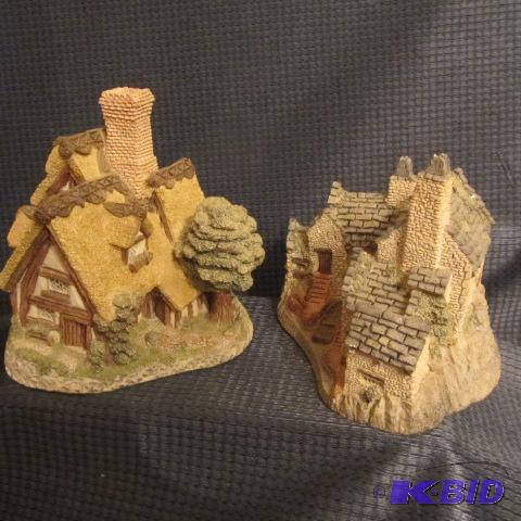 lot 149 image: David Winter Cottages