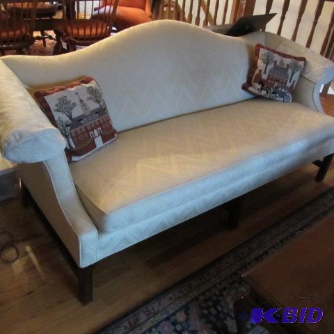 lot 15 image: Ethan Allen Sofa