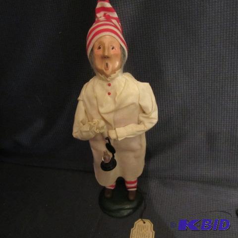 lot 156 image: Carolers, Byers Choice
