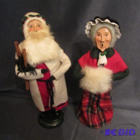 lot 159 image: Carolers, Byers Choice