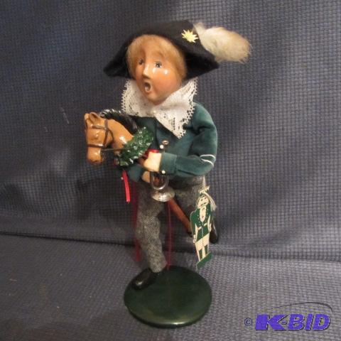 lot 172 image: Carolers, Byers Choice