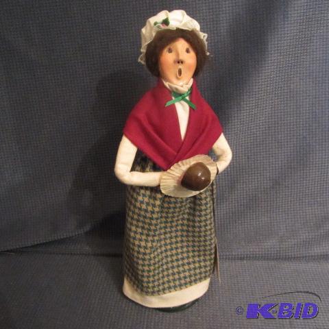 lot 176 image: Carolers, Byers Choice