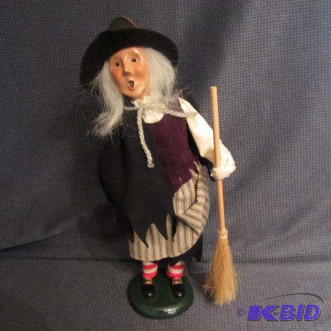 lot 177 image: Carolers, Byers Choice