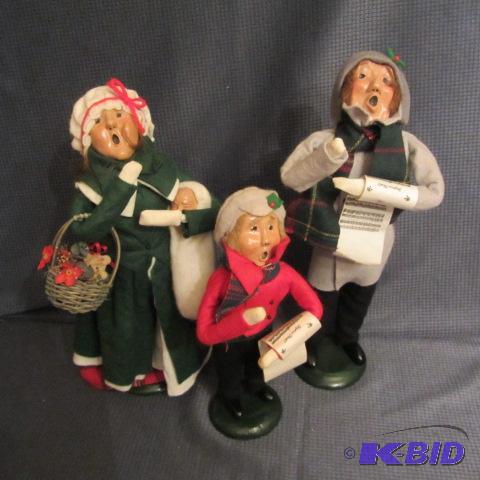 lot 182 image: Carolers, Byers Choice