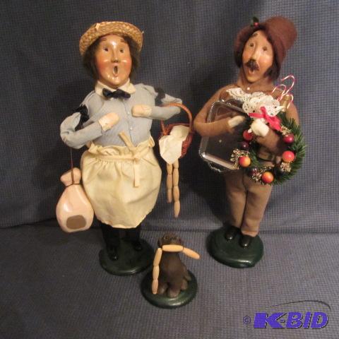lot 187 image: Carolers, Byers Choice
