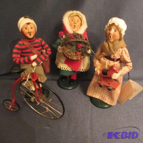 lot 192 image: Carolers, Byers Choice