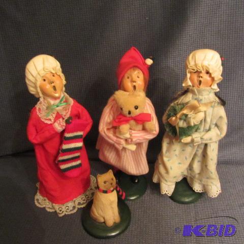 lot 196 image: Carolers, Byers Choice