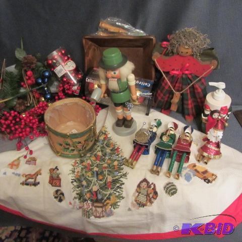 lot 199 image: Tree Skirt, Ornaments