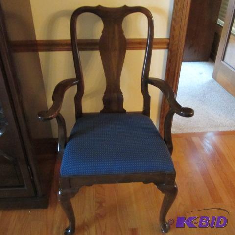 lot 21 image: Queen Anne Leg Chair