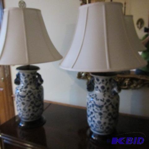 lot 239 image: Ceramic Blue & White Lamps