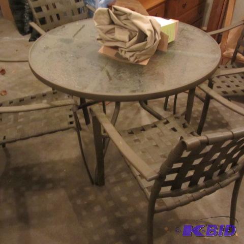 lot 321 image: Patio Table & Chairs