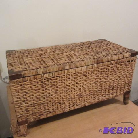 lot 324 image: Rattan Trunk