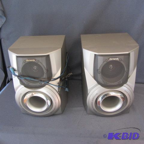 lot 335 image: Aiwa Speakers