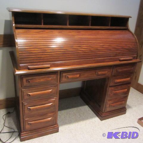 lot 338 image: Beautiful Rolltop Desk