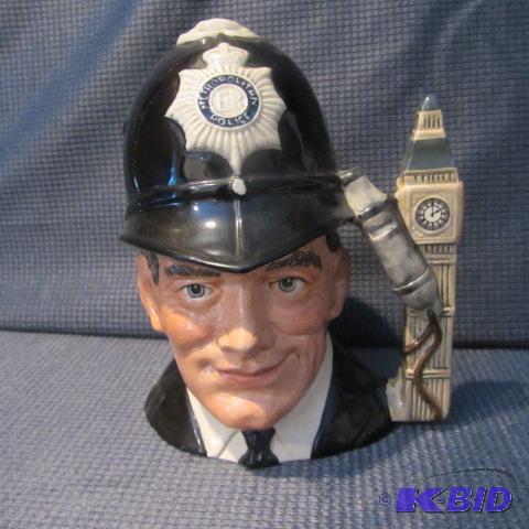 lot 390 image: Royal Doulton Toby Mug