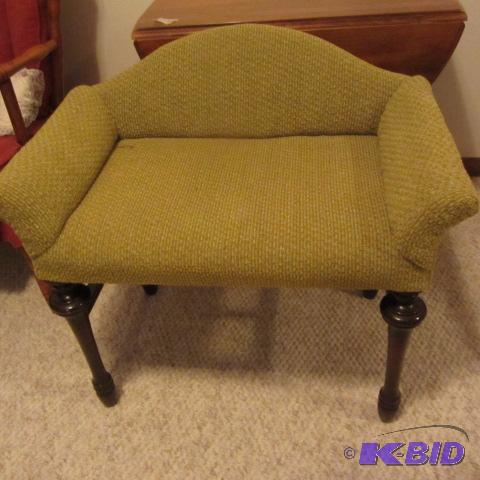 lot 409 image: Vintage Vanity Chair