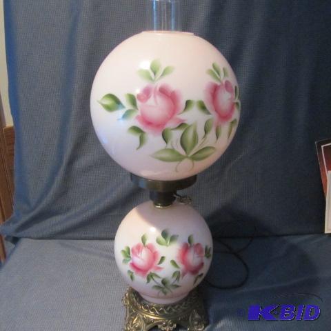 lot 411 image: Gone With The Wind Lamp