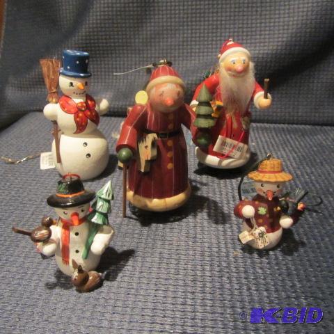 lot 457 image: German Wooden Ornaments