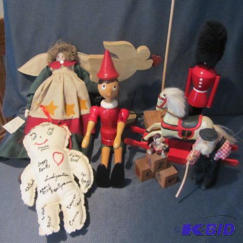 lot 488 image: Wooden Childs Decor