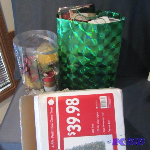 lot 495 image: Prelit Tree, Gift Bags
