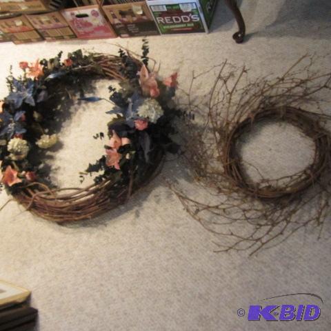 lot 499 image: Vine Wreathes