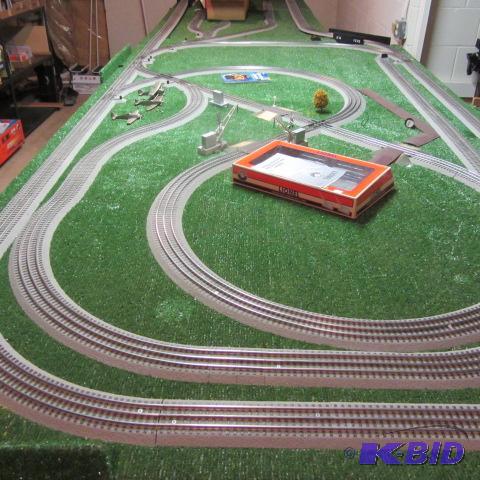 lot 502 image: Model Train Table & Track