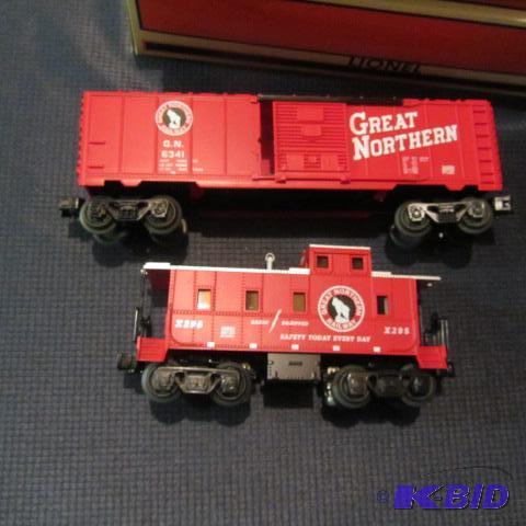 lot 506 image: Lionel GN Box Car & Caboose