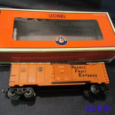 lot 511 image: Lionel Fruit Express Ice Car