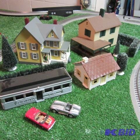 lot 525 image: Diner, Two Story House