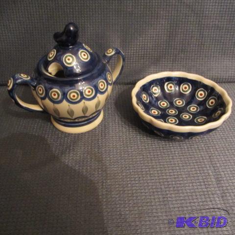 lot 82 image: Boleslawiec Covered Sugar