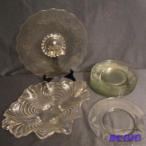 lot 90 image: Fancy Glass Tray & Plates