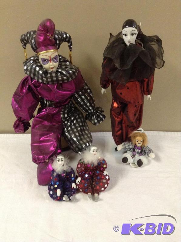 lot 18 image: Lot of Clown Type Dolls