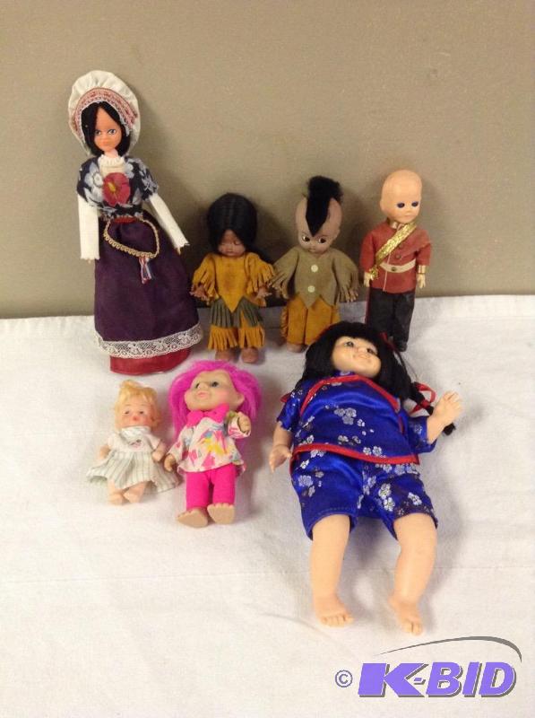 lot 22 image: Native American, Asian & European Dolls