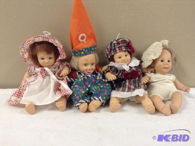 lot 23 image: Gi-Go My Palm Pal Dolls
