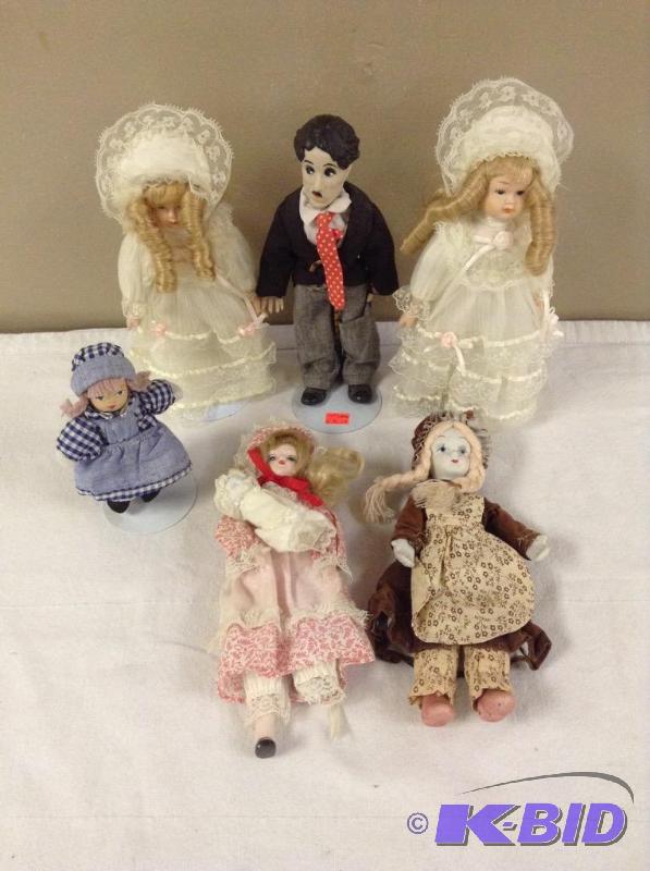 lot 25 image: Collection Storybook Type Porcelain Dolls