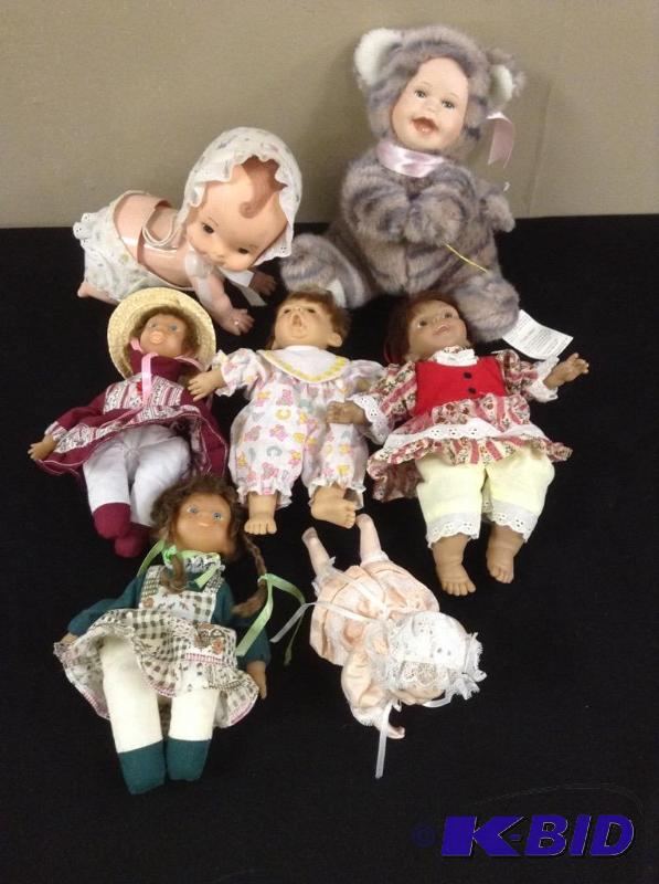 lot 30 image: Assortment Dolls