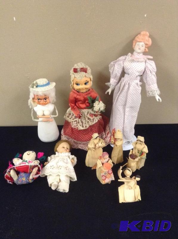 lot 37 image: Dolls, Dolls & More Dolls