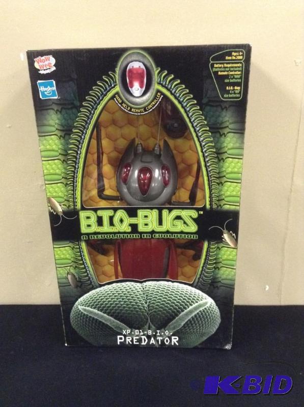 lot 4 image: Bio Bugs Predator Remote Controlled Toy