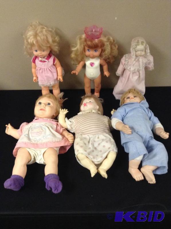 lot 43 image: 6 Vintage Dolls - Chatty Patty